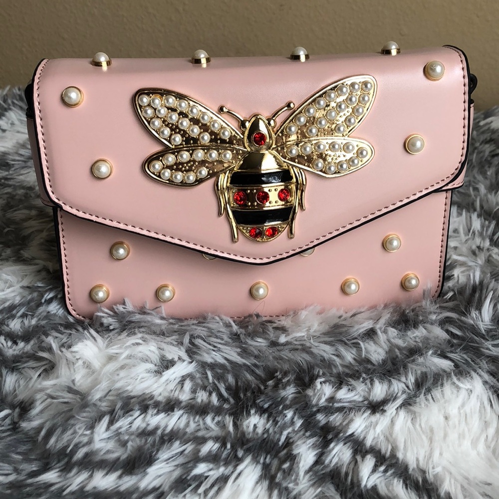 🎀Lovely Bee pearls embellished pink bag🎀